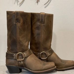 Woman’s brown leather Frye Riding Boots (NWOT) Size 9